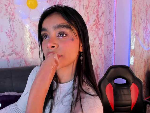laurencamila1 live cam