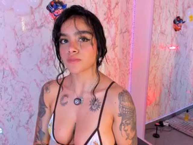 laurencamila1 live cam on BongaCams