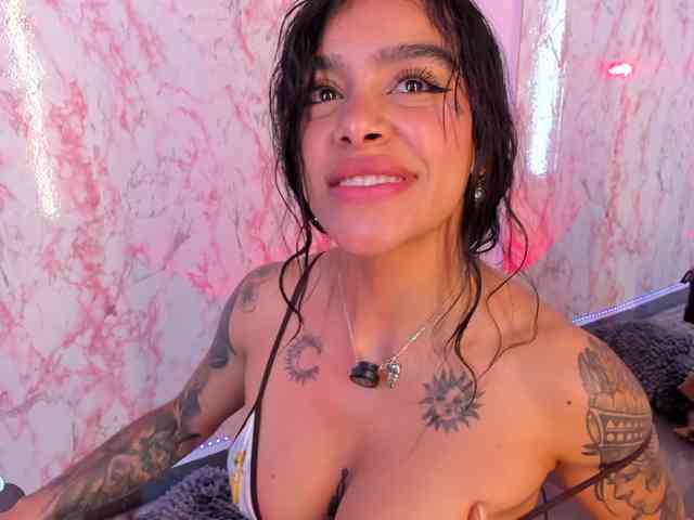 laurencamila1 webcam