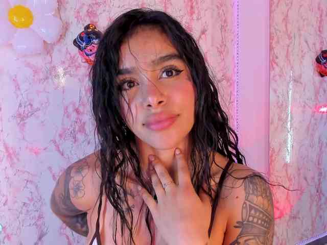 laurencamila1 webcam