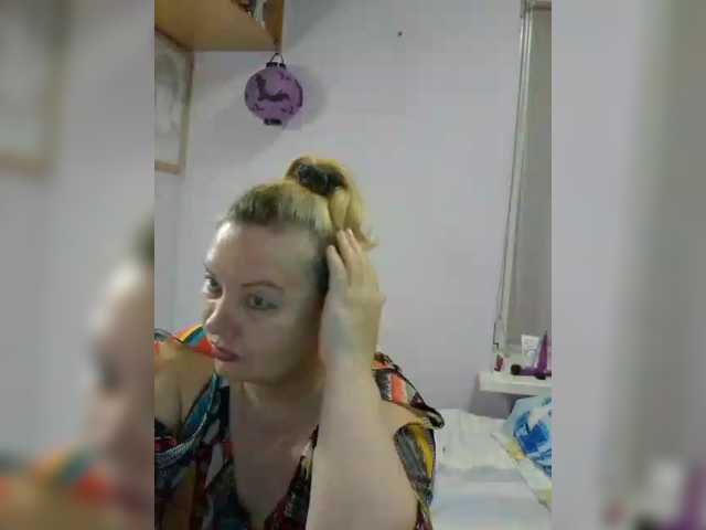 LucyAlexis, en vivo ahora en BongaCams