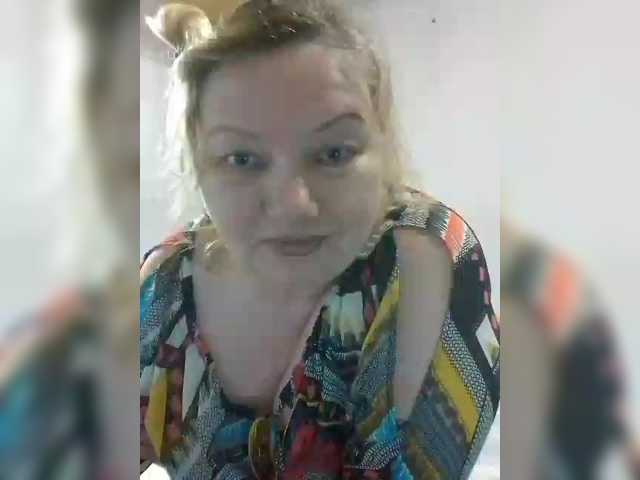 LucyAlexis, en directo ahora en BongaCams