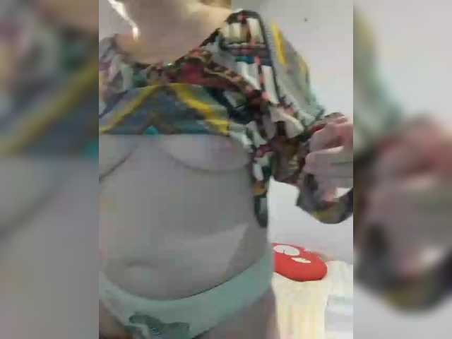 LucyAlexis, en directo ahora en BongaCams