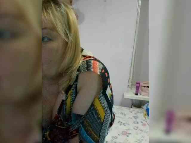 LucyAlexis webcam