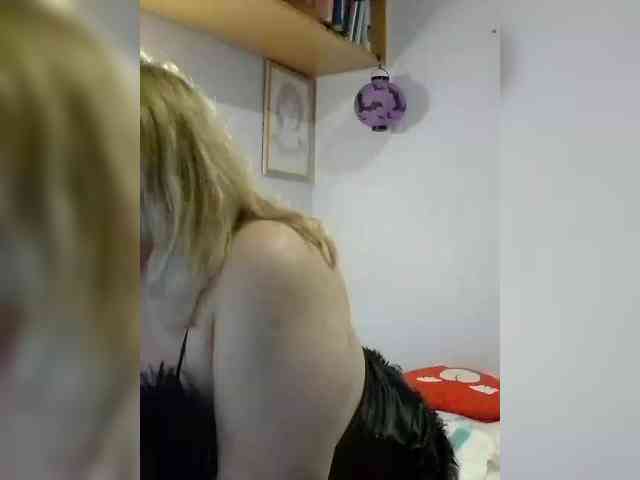 LucyAlexis webcam