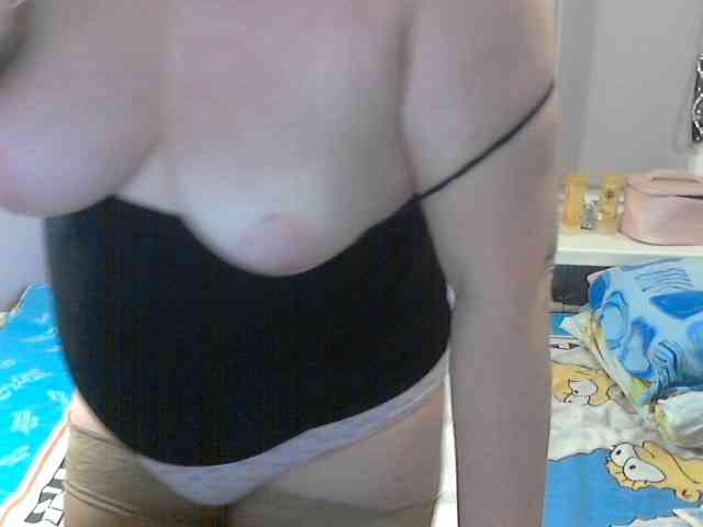 LucyAlexis bongacams