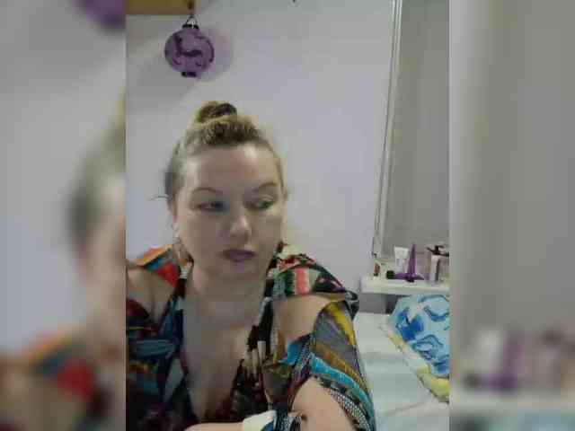 LucyAlexis webcam