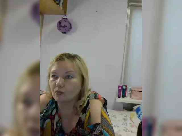 LucyAlexis webcam