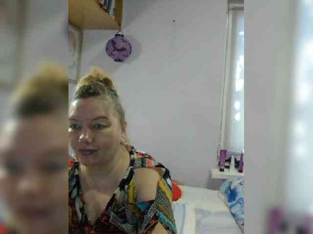 LucyAlexis webcam