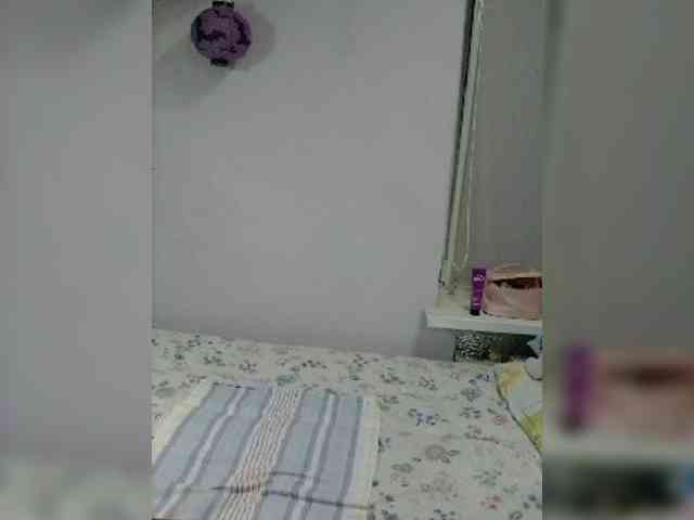 LucyAlexis webcam