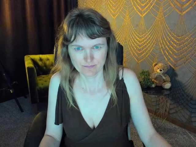 Annabel-xxx's BongaCams show and profile