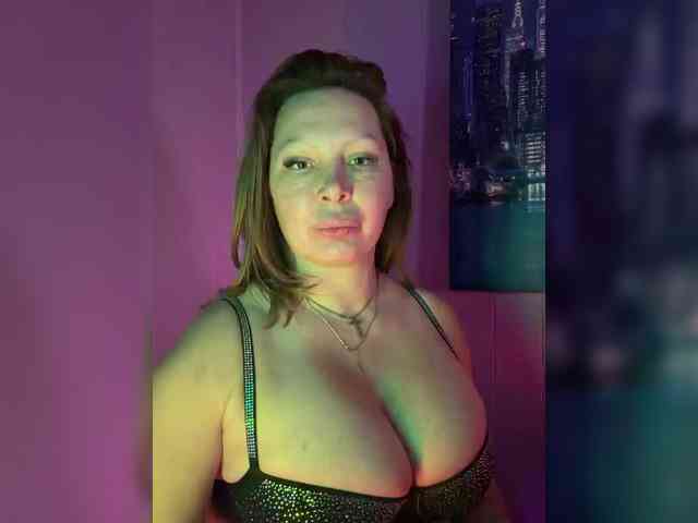 sunnywhite Live Webcam on BongaCams