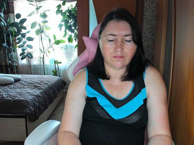 Lola18111 live cam on BongaCams