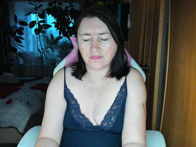 Lola18111 live cam on BongaCams