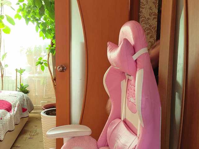Lola18111 live cam on BongaCams