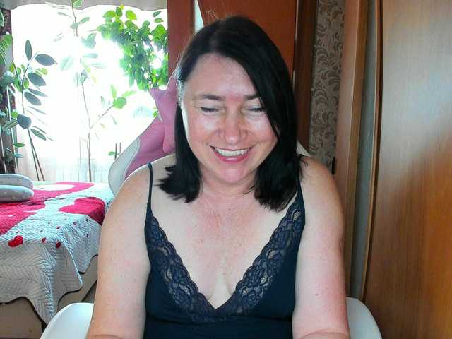 Lola18111 live cam on BongaCams