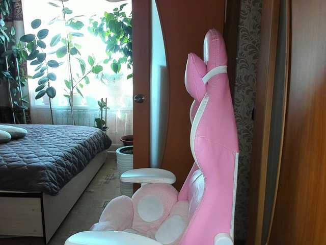 Lola18111 live cam on BongaCams