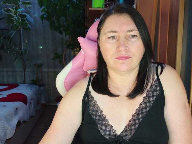 Lola18111 live cam on BongaCams