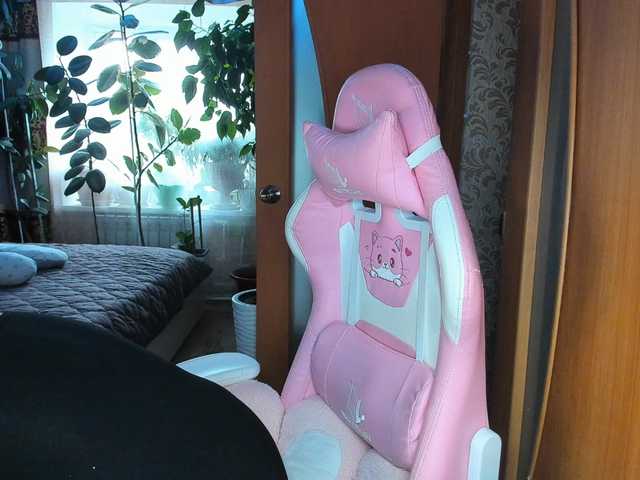 Lola18111 live cam on BongaCams
