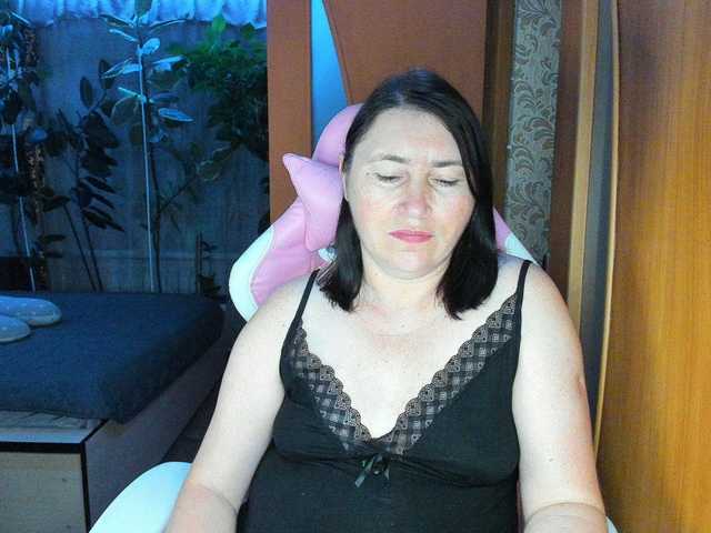 Lola18111 live cam on BongaCams