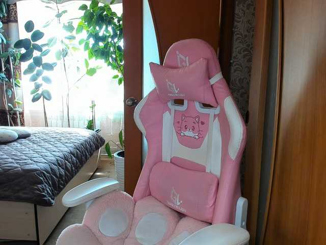 Lola18111