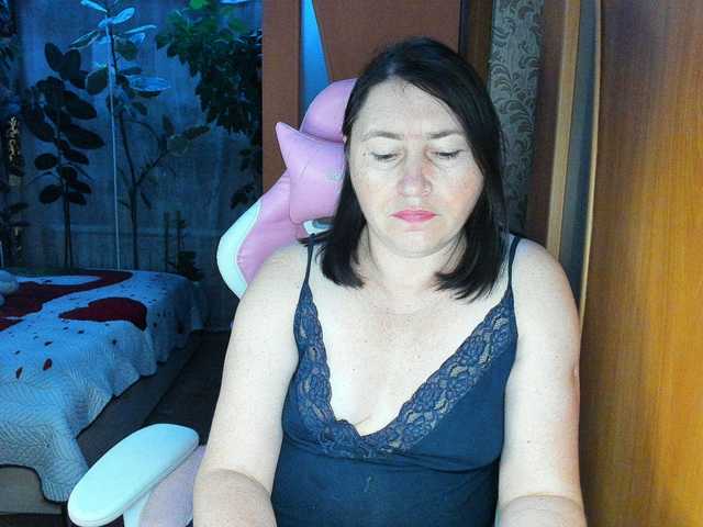 Lola18111 live cam on BongaCams