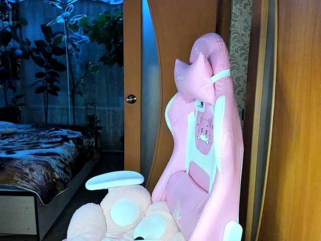 Lola18111's BongaCams show and profile