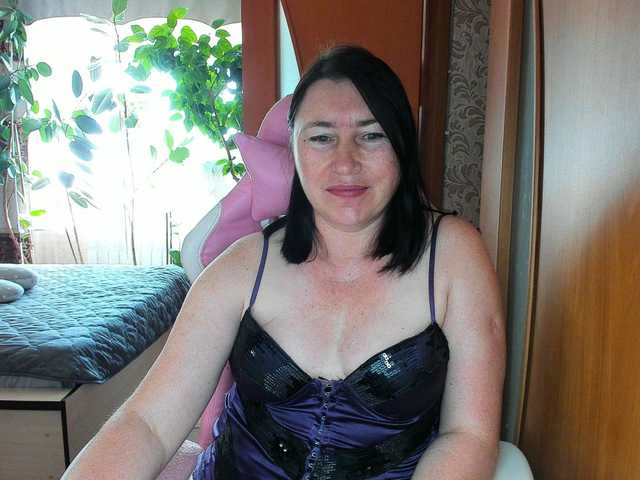 Lola18111 live cam on BongaCams