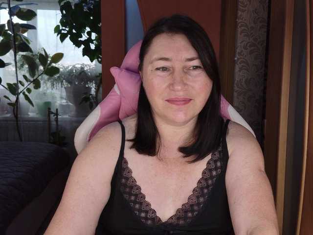 Lola18111 live cam on BongaCams
