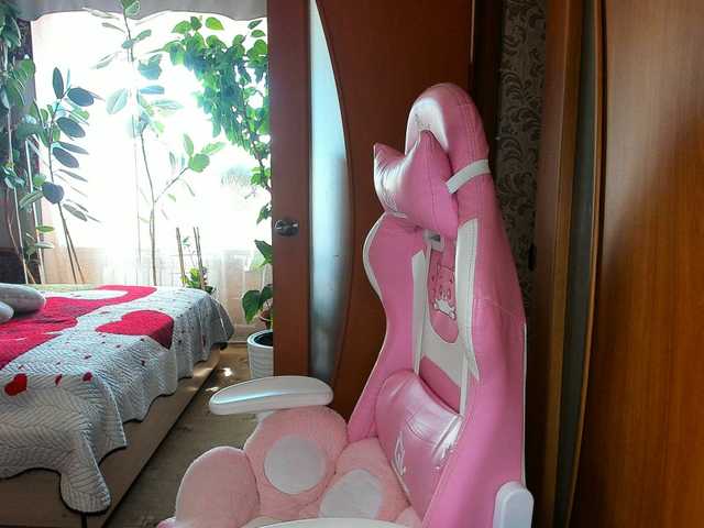 Lola18111 live cam on BongaCams