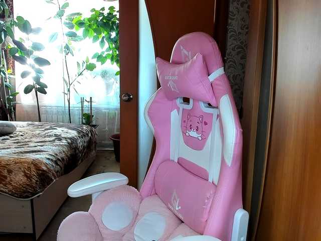 Lola18111's BongaCams show and profile