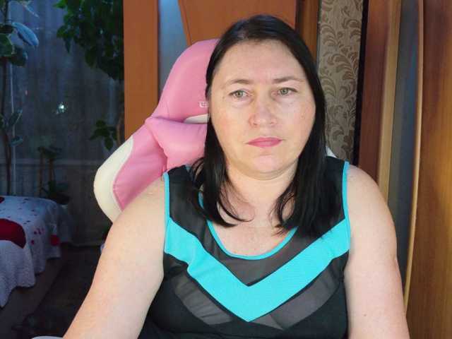 Lola18111 live cam on BongaCams