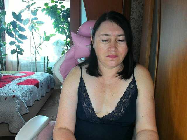 Lola18111 live cam on BongaCams