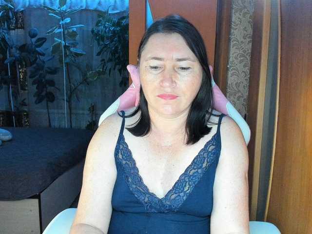 Lola18111 live cam on BongaCams