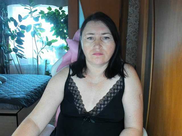 Lola18111 live cam on BongaCams