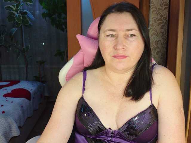 Lola18111 live cam on BongaCams