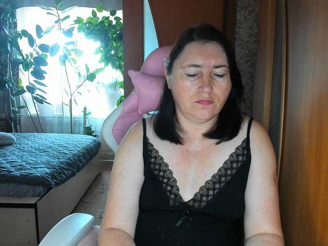 Lola18111 live cam on BongaCams