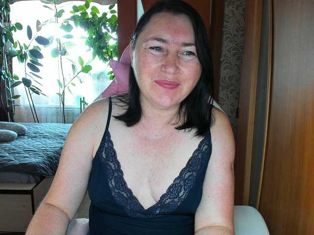 Lola18111 live cam on BongaCams