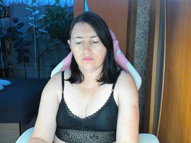 Lola18111 live cam on BongaCams