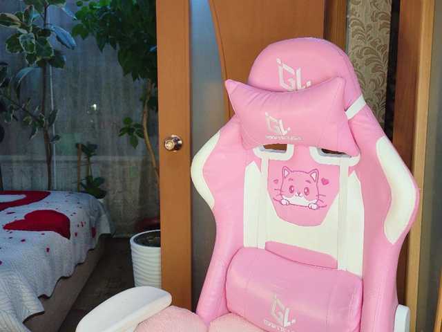 Tatka18111 live cam preview