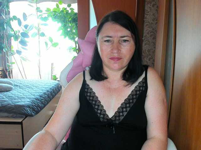 Lola18111 live cam on BongaCams