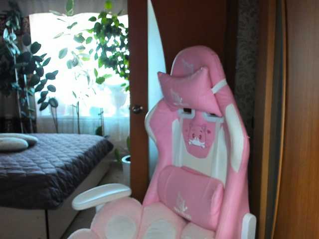 Lola18111 live cam on BongaCams
