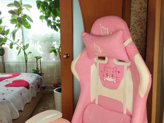 Lola18111 live cam on BongaCams