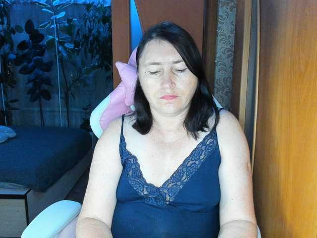 Lola18111 live cam on BongaCams