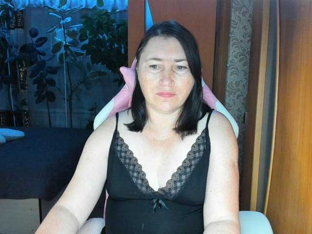 Lola18111 live cam on BongaCams