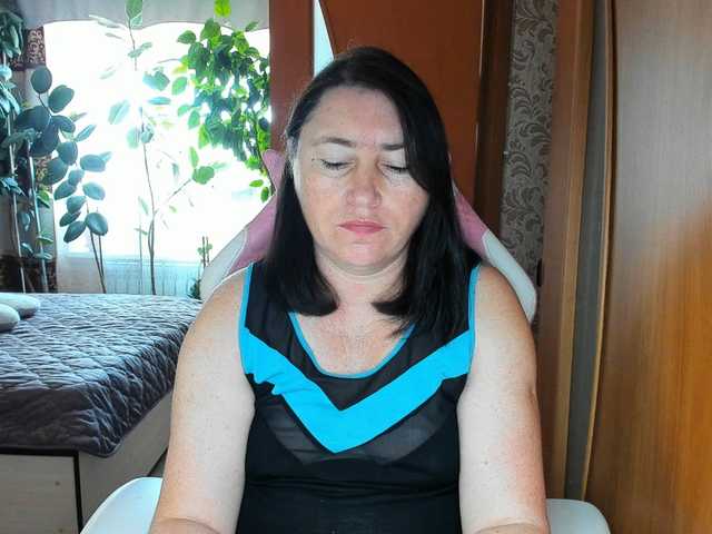 Lola18111 live cam on BongaCams