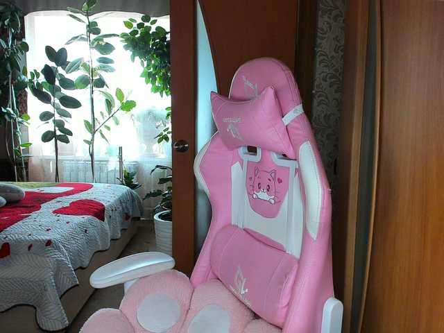 Lola18111 live cam on BongaCams