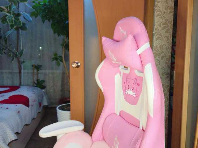 Lola18111 live cam on BongaCams