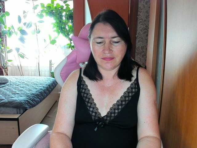 Lola18111 live cam on BongaCams