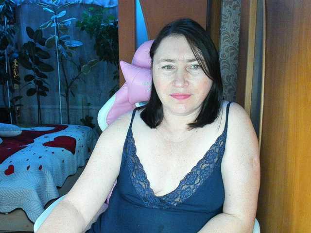 Lola18111 live cam on BongaCams